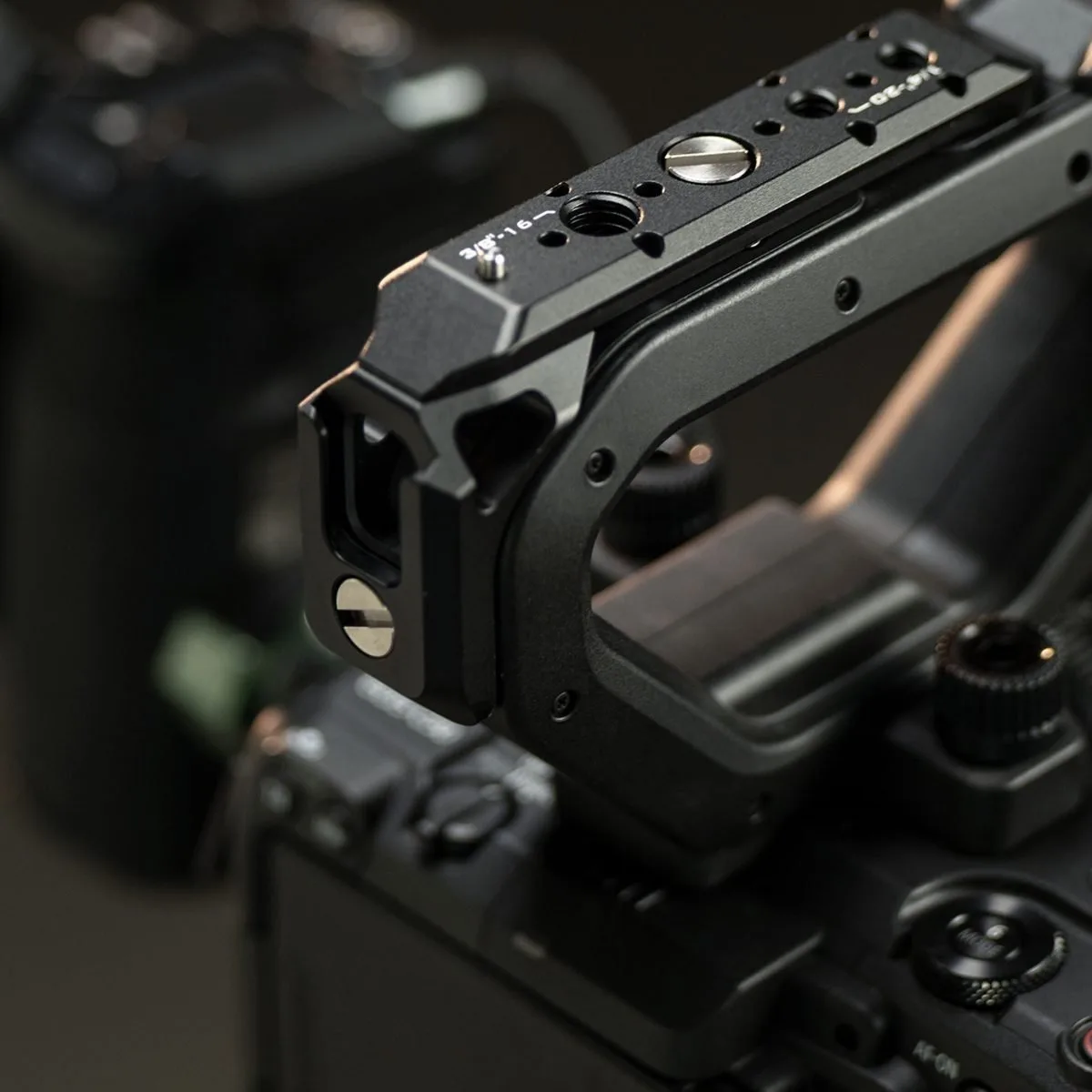 TILTA 카메라 케이지 (캐논 EOS C50용) PD - Camera Cage Baseplate 리뷰 및 가격
